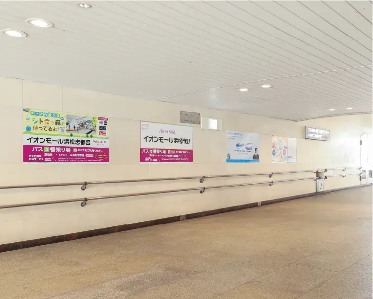 地下通路東側 側道 壁面